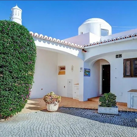 Carvoeiro Pool House By Vacationy